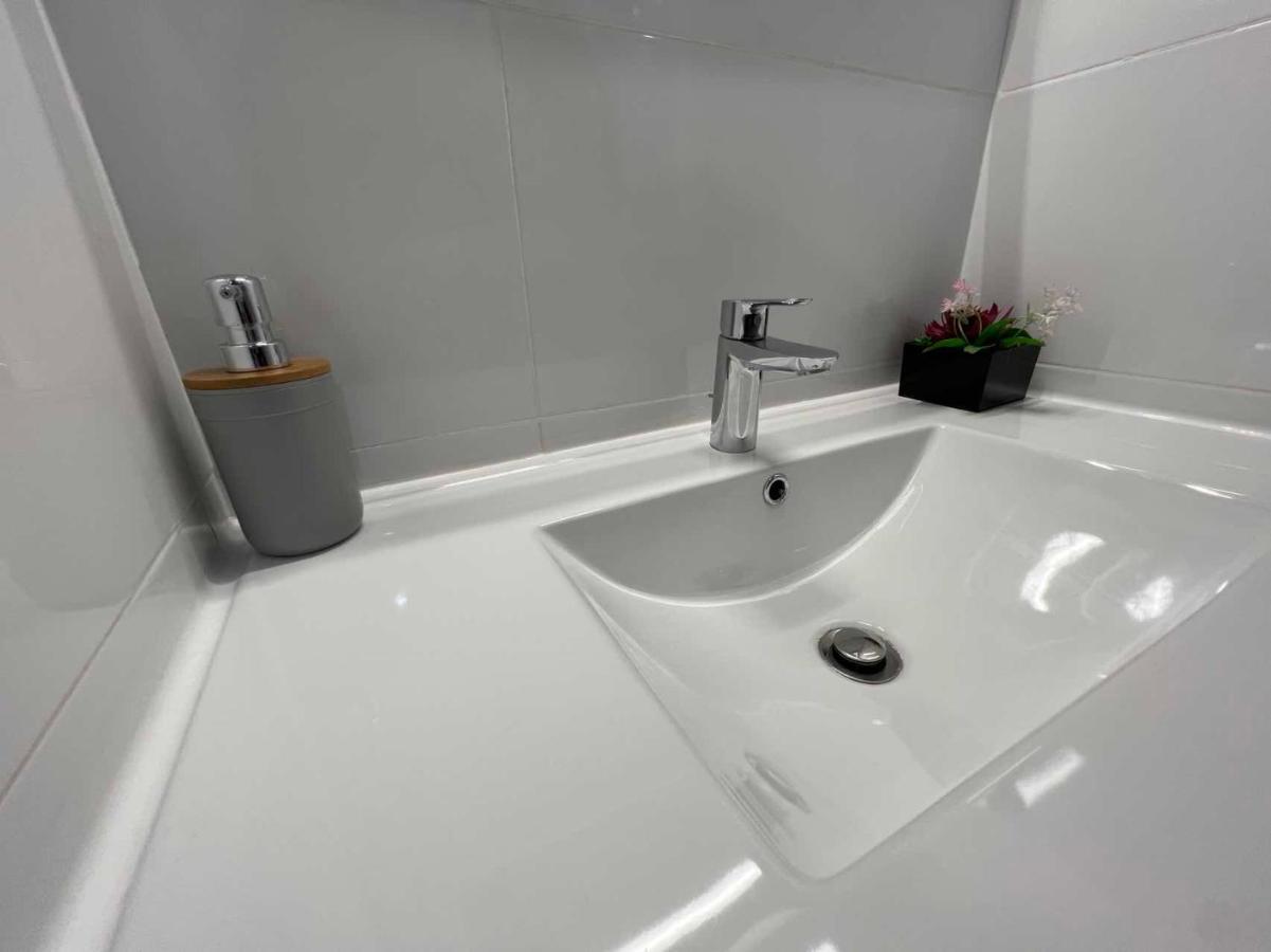 New Camp Nou Apartment/Diret Airport,Beautiful L'Hospitalet de Llobregat Buitenkant foto
