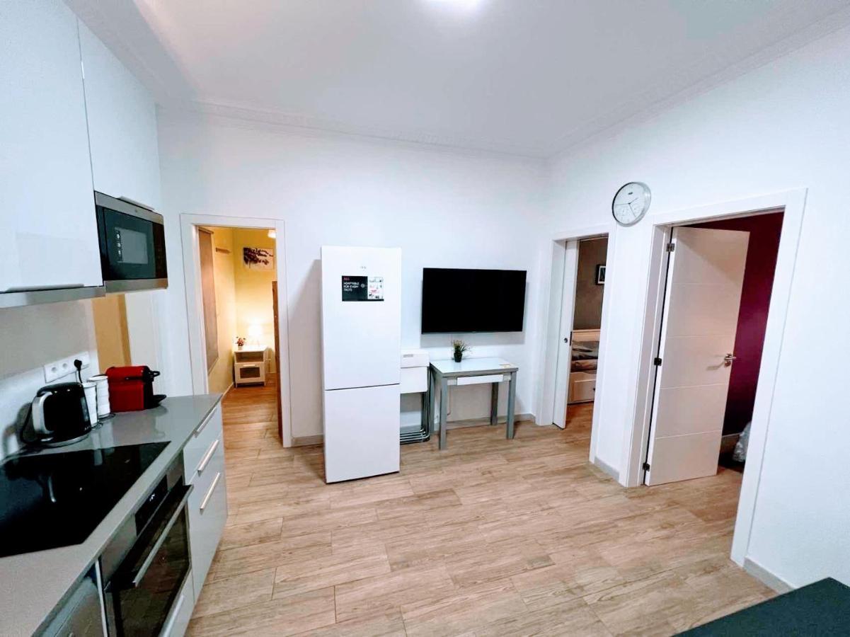 New Camp Nou Apartment/Diret Airport,Beautiful L'Hospitalet de Llobregat Buitenkant foto